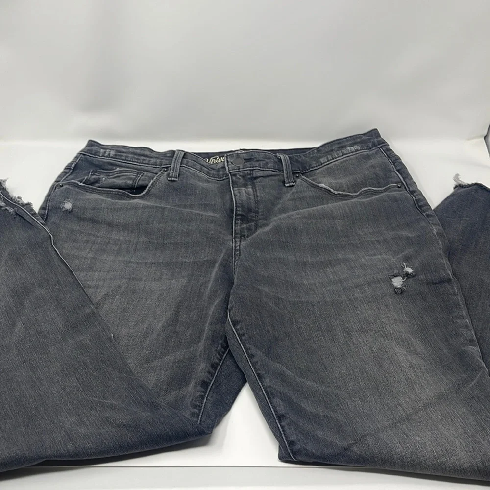 Universal Thread High Rise Distressed Crop Jeans - Picture 1 of 9